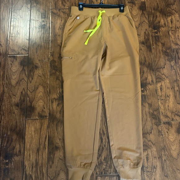 NWT!  Figs Women's Top & Pants Set,
Color earth - Picture 5 of 12